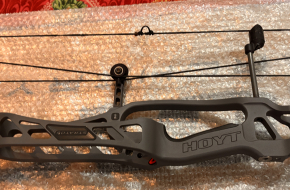 Hoyt Stratos 36